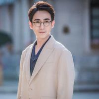 在桌子中的感觉,但骨头是非常暗的星座