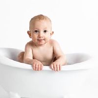 男孩出生于2022年10月8日