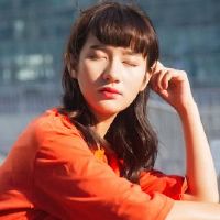 低调是一项成功的工作,坐在数千个家庭财富的三个主要僵尸上