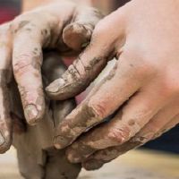 女人的手大是命苦吗