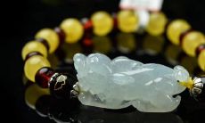 如何以属马一生最旺数字盘绕招财貔貅手串?