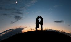 可持续的爱情?探究射手女与天秤男的缘起与共处之道,揭示天秤男对于女人的狂热与掌控的独特魅力