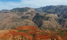 通过实例详解如何利用八字来推算结婚信息,包括确定结婚年份的方法