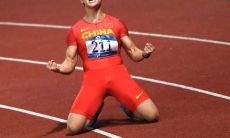 这个题目可以改写为“探讨苏炳添的起跑技巧:是否采用了八字起跑,以及与爆发式起跑的区别?”