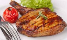 本月属蛇女性的财运提升,西餐牛排盘头成为了她们的选择之一