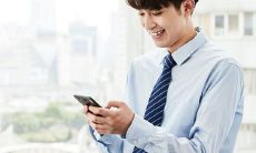 水瓶座男生短信回复速度飞快,但是其暗恋一个人时的内心深处又藏着什么秘密呢?