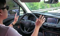 女性梦见自己驾驶不熟练并载人:预示着什么?