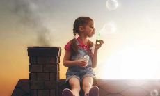 做梦梦到自己小孩从楼上掉下来(属鸡水瓶座男人喜欢什么样的女人)