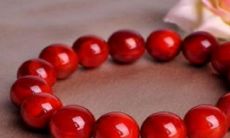 女人适合带什么手链样招财(男人佩戴什么招财辟邪)