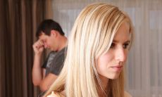 水瓶座女生生气了怎么办哄(水瓶座女生漂亮吗)