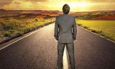 日柱桃花红艳男命(男命日柱桃花什么意思)