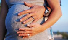 孕妇梦见好多蛇缠身是什么预兆(孕妇梦到好多蛇缠着自己)