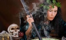 神婆请的上身可信吗(揭秘神婆请死人上身)