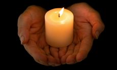 经常梦见已故的人是什么意思(女人梦到去世的人还活着)