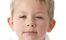 右眼皮跳真的是不好的预兆吗(右眼皮跳是什么预兆吉凶)