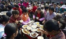 梦见家里办酒席是什么预兆(额头小鼻子大面相)