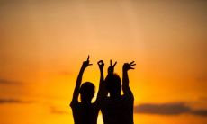 属龙和蛇是一个属相吗(属龙干什么一碰就发财)