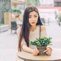 靠近大自然，我喜欢养花和草