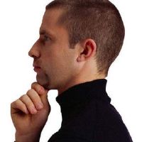 看着鼻子解释的男人