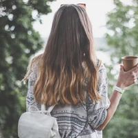 世界是如此之大，我想出去拒绝成为一个池的绿色星座。