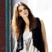 它很容易失去爱情，它被深刻通知，但它仍然是一个蛾子