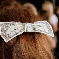 特别喜欢在别人面前炫耀。