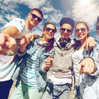 朋友们难以困难，而黄助十二生肖的财富