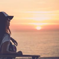 对于人们，说话幽默，人们感到非常接近4