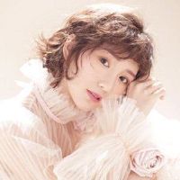 转动你的脸上与书籍的星座相当