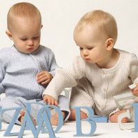 姓陈男孩名字洋气有内涵的