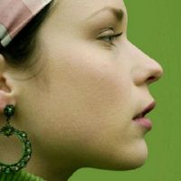 有一个男士的女人是什么？