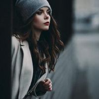 虽然表面不是很冷，但心脏非常热，易于录用。