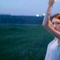 4星女性追逐男孩，感觉非常果断