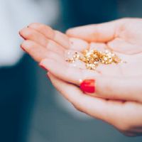 这名男子在手掌手掌中是否易于离婚？