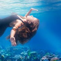 不要动，你会跟着你的男朋友。