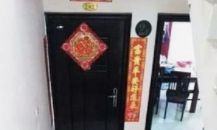 如何化解门口外房屋风水禁忌并破解大门对楼梯门的影响？