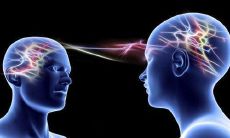 了解前世经历的再生人将水晶配饰称作“旺夫”的神器：揭秘水晶配饰如何助力恋爱关系的加强和情感成长