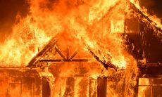 做梦梦见家中熊熊燃起的大火，但却无人伸出援手，最终却被熄灭的解梦分析指南