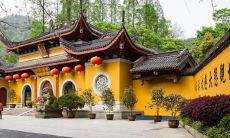 在黑龙江省寻找求姻缘之路最具有神灵力量的寺庙（或曰庙宇）：探访浓郁信仰氛围，掌握祈福技巧，获得突破性姻缘运势的秘诀！（如需翻译到扬州，只需将“黑龙江”改为“扬州”即可）