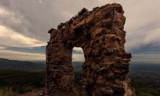 探讨农村房屋后面颇有讲究的风水学禁忌，谨防错失良机！