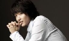 探讨李准基的面相与八字命理，通过金泰熙的神秘解析揭示其人生轨迹和性格特质