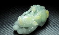 属蛇的人须绝对避免佩戴貔貅，以免其成为永恒的厄运