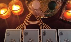 通过塔罗占卜揭示他那曾踩在两只船上的感觉：他是否对你心怀纯情？