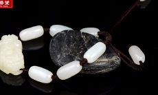 辟邪招财手链的分类及其特征（辟邪手链的类型、属性、功效及使用方法）