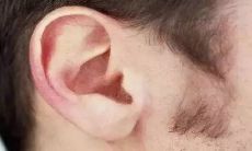 男性右耳炙热的神秘预兆缘由：探究其可能的意义和影响