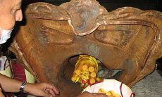 开光装脏，惊人七珍八宝，何以保持神像干净洁净？