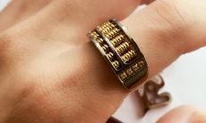 女士戒指应戴在哪只手上能够带来更多财富：是左手招财还是右手招财？