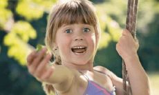 如何以五行属火的字为女孩起名，解决名字缺乏火元素的问题？