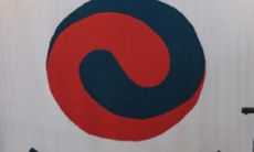 易经属于形而上学吗（如果开光的佛吊坠被别人摸了怎么办）