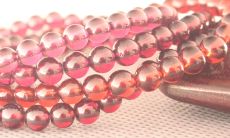 老人过本命年买什么样的手镯（本命年都买什么东西好）